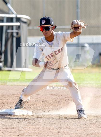 Thumbnail 2 in Roseville vs Fowler (CIF NorCal D3 Semifinal) photogallery.