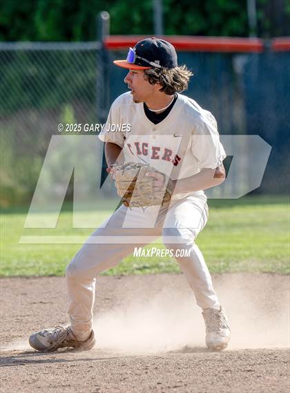 Thumbnail 3 in Roseville vs Fowler (CIF NorCal D3 Semifinal) photogallery.