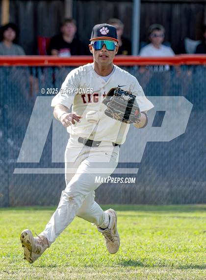 Thumbnail 2 in Roseville vs Fowler (CIF NorCal D3 Semifinal) photogallery.