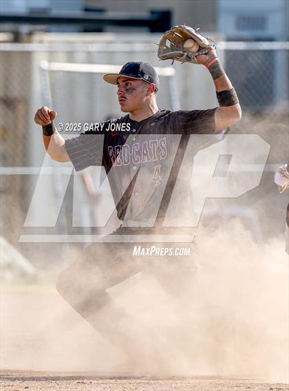 Thumbnail 2 in Roseville vs Fowler (CIF NorCal D3 Semifinal) photogallery.