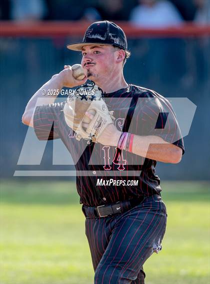 Thumbnail 3 in Roseville vs Fowler (CIF NorCal D3 Semifinal) photogallery.