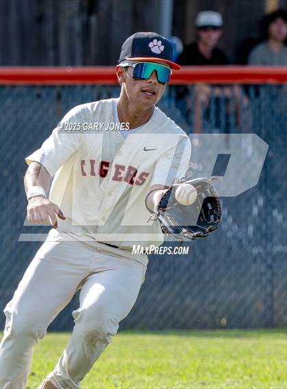Thumbnail 3 in Roseville vs Fowler (CIF NorCal D3 Semifinal) photogallery.