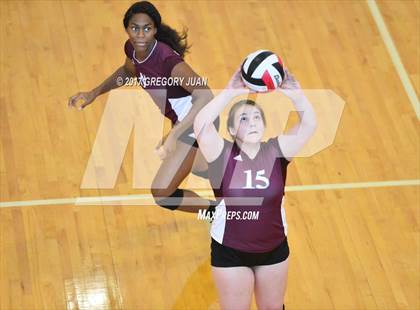Thumbnail 2 in St. Mary's Dominican vs DeLaSalle (Sacred Heart Jamboree) photogallery.
