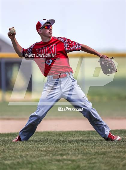 Thumbnail 2 in Gladbrook-Reinbeck vs. H-L-V (Hudson Invitational) photogallery.