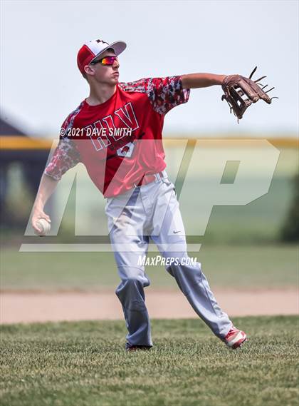 Thumbnail 1 in Gladbrook-Reinbeck vs. H-L-V (Hudson Invitational) photogallery.
