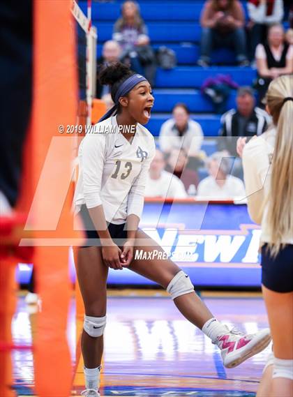 Thumbnail 3 in Pine Bush vs. Monroe-Woodbury (Section 9 Class AA Final) photogallery.