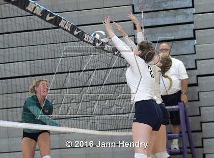 Thumbnail 2 in Sacred Heart vs. Mira Costa (Durango Fall Classic) photogallery.