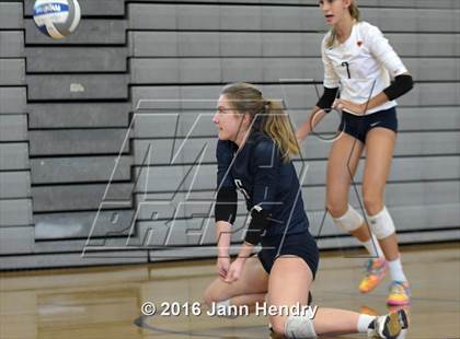Thumbnail 3 in Sacred Heart vs. Mira Costa (Durango Fall Classic) photogallery.