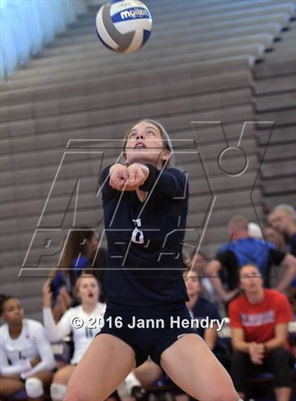Thumbnail 3 in Sacred Heart vs. Mira Costa (Durango Fall Classic) photogallery.
