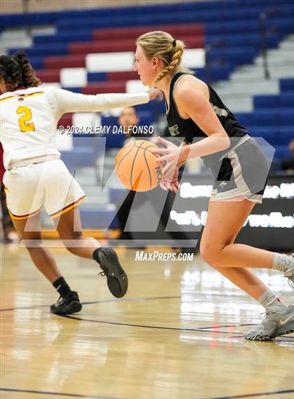 Thumbnail 3 in Summit vs Sierra (Dakota Ridge High School) photogallery.