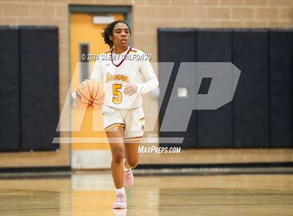Thumbnail 2 in Summit vs Sierra (Dakota Ridge High School) photogallery.