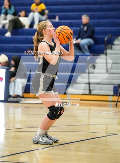 Thumbnail 2 in Summit vs Sierra (Dakota Ridge High School) photogallery.