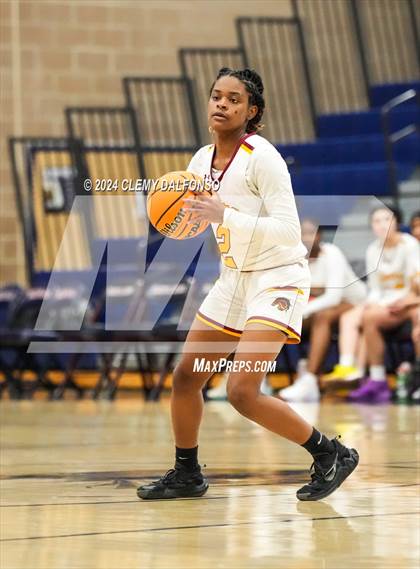 Thumbnail 3 in Summit vs Sierra (Dakota Ridge High School) photogallery.