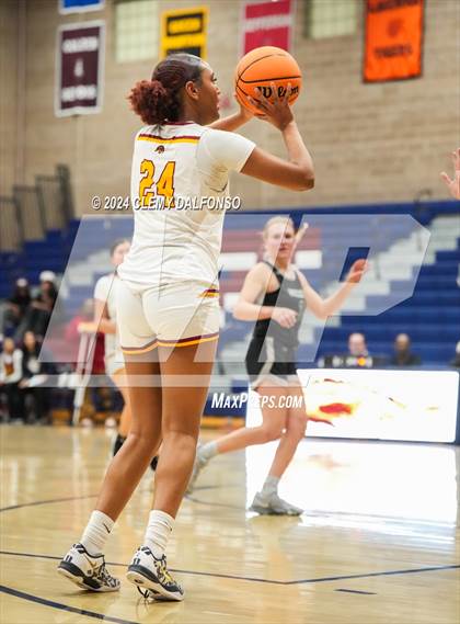 Thumbnail 1 in Summit vs Sierra (Dakota Ridge High School) photogallery.