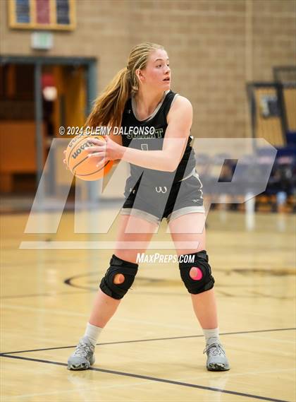 Thumbnail 3 in Summit vs Sierra (Dakota Ridge High School) photogallery.