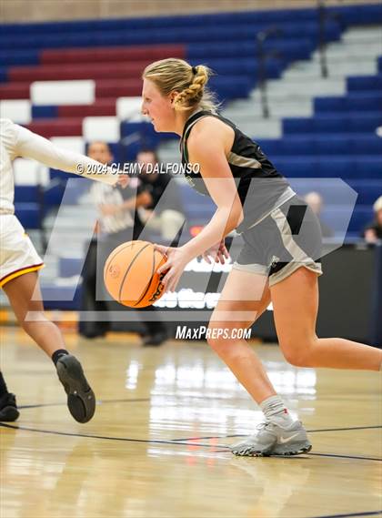 Thumbnail 2 in Summit vs Sierra (Dakota Ridge High School) photogallery.