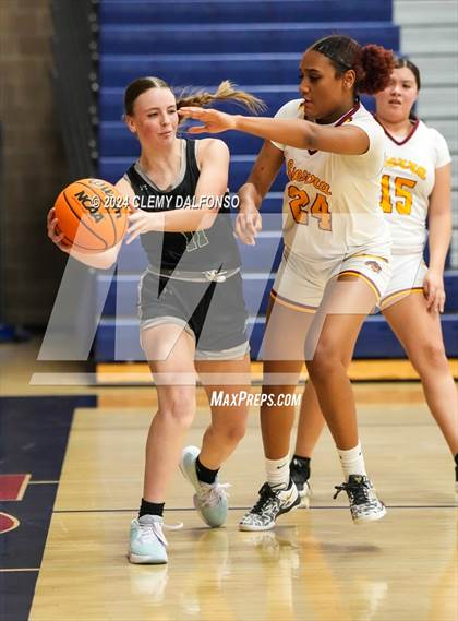 Thumbnail 3 in Summit vs Sierra (Dakota Ridge High School) photogallery.
