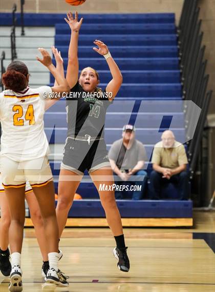 Thumbnail 3 in Summit vs Sierra (Dakota Ridge High School) photogallery.
