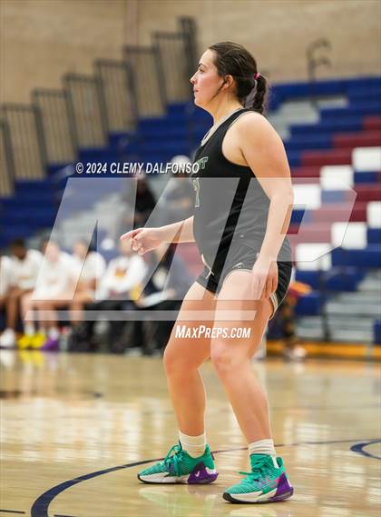 Thumbnail 2 in Summit vs Sierra (Dakota Ridge High School) photogallery.