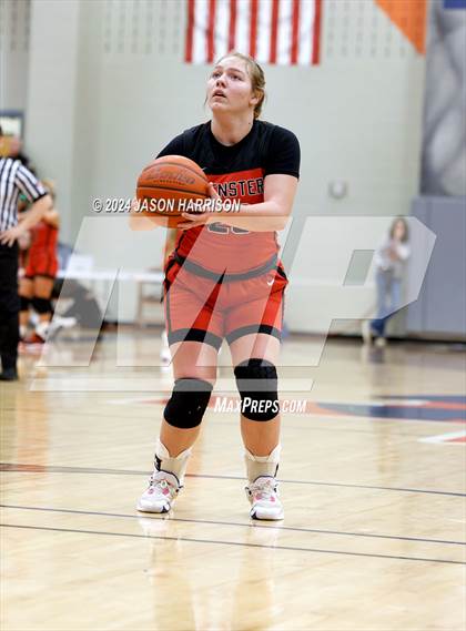 Thumbnail 2 in Muenster vs Nocona (UIL Basketball 2A Regional Semifinal) photogallery.