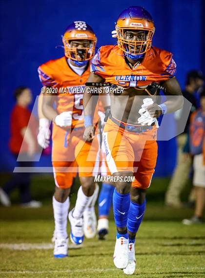 Thumbnail 1 in Vernon vs. Baker (FHSAA 1A Regional Semifinal) photogallery.