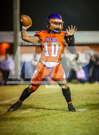 Thumbnail 3 in Vernon vs. Baker (FHSAA 1A Regional Semifinal) photogallery.