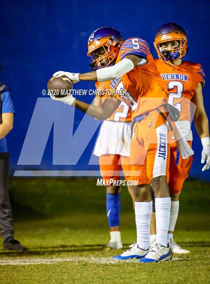 Thumbnail 2 in Vernon vs. Baker (FHSAA 1A Regional Semifinal) photogallery.