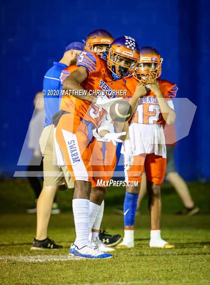Thumbnail 3 in Vernon vs. Baker (FHSAA 1A Regional Semifinal) photogallery.
