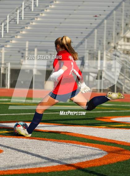 Thumbnail 3 in Pinnacle vs. Red Mountain (Coyote Classic Soccer Tournament) photogallery.