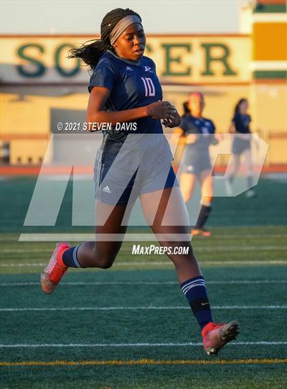 Thumbnail 1 in Pinnacle vs. Red Mountain (Coyote Classic Soccer Tournament) photogallery.