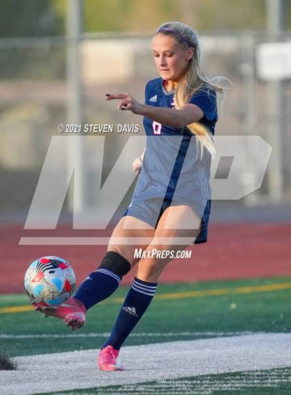 Thumbnail 3 in Pinnacle vs. Red Mountain (Coyote Classic Soccer Tournament) photogallery.