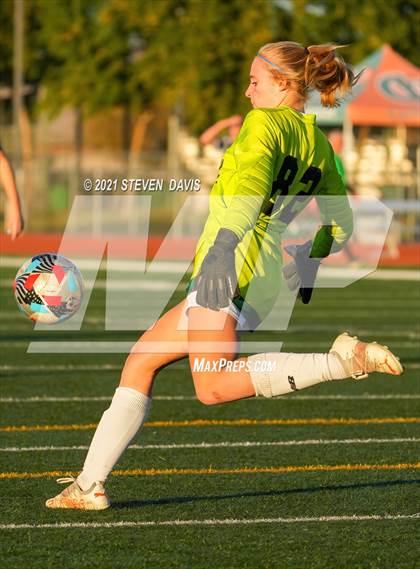 Thumbnail 3 in Pinnacle vs. Red Mountain (Coyote Classic Soccer Tournament) photogallery.