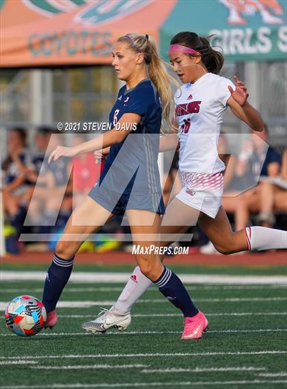 Thumbnail 2 in Pinnacle vs. Red Mountain (Coyote Classic Soccer Tournament) photogallery.