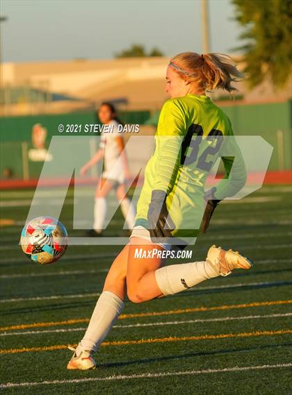 Thumbnail 3 in Pinnacle vs. Red Mountain (Coyote Classic Soccer Tournament) photogallery.