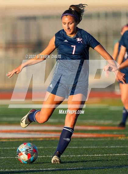 Thumbnail 2 in Pinnacle vs. Red Mountain (Coyote Classic Soccer Tournament) photogallery.