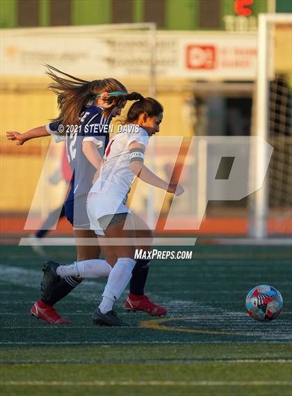 Thumbnail 2 in Pinnacle vs. Red Mountain (Coyote Classic Soccer Tournament) photogallery.