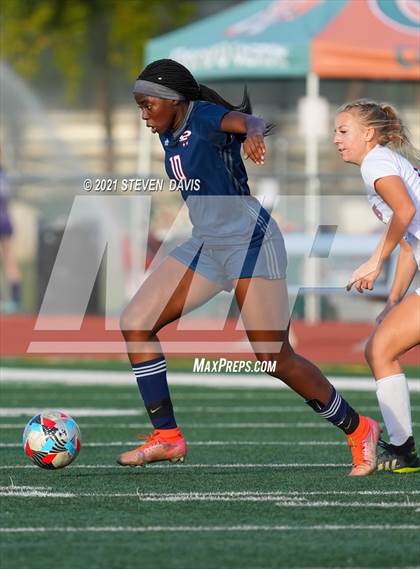 Thumbnail 3 in Pinnacle vs. Red Mountain (Coyote Classic Soccer Tournament) photogallery.
