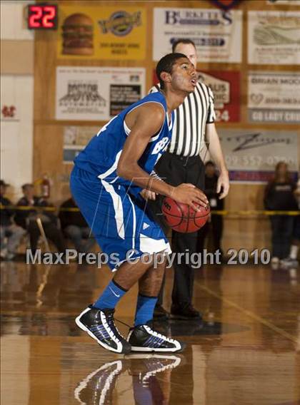 Thumbnail 2 in Morningside vs. Burbank (Holiday Hoops Classic) photogallery.