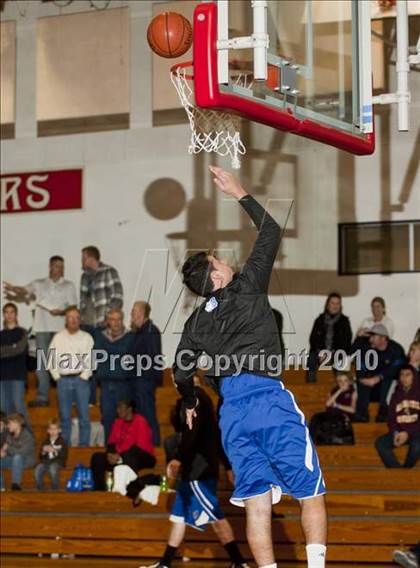 Thumbnail 1 in Morningside vs. Burbank (Holiday Hoops Classic) photogallery.