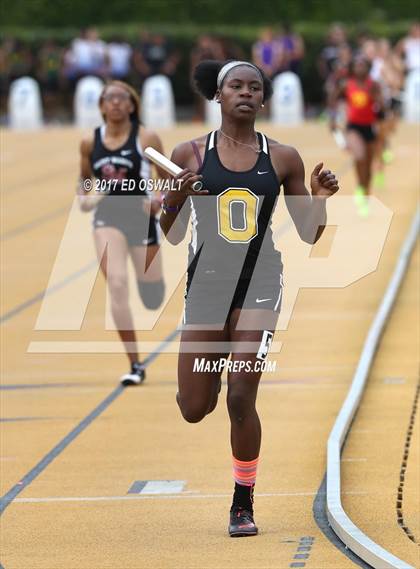 Thumbnail 2 in CIF NCS Masters Track and Field (4x400 Meter Relay) photogallery.