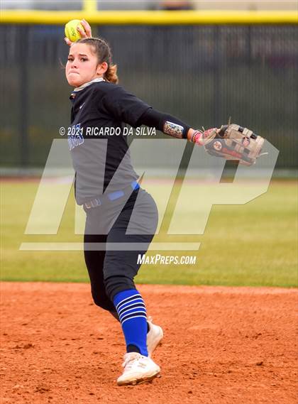 Thumbnail 3 in Deer Park vs Clear Springs (UIL 6A Regional Final) photogallery.