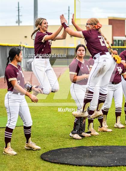 Thumbnail 3 in Deer Park vs Clear Springs (UIL 6A Regional Final) photogallery.