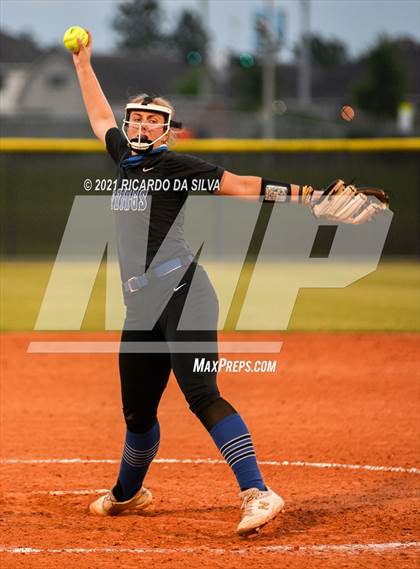 Thumbnail 3 in Deer Park vs Clear Springs (UIL 6A Regional Final) photogallery.