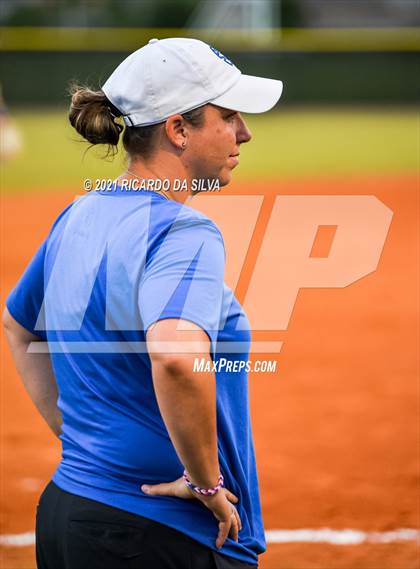 Thumbnail 3 in Deer Park vs Clear Springs (UIL 6A Regional Final) photogallery.