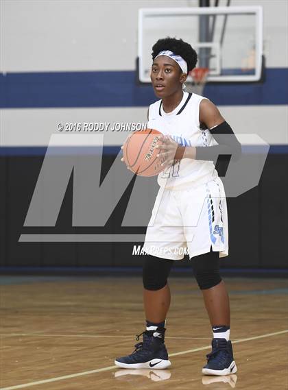 Thumbnail 3 in St. Pius X @ Sam Rayburn (McDonald's Texas Invitational) photogallery.