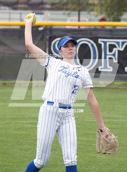 Thumbnail 3 in Katy Taylor vs Paetow photogallery.