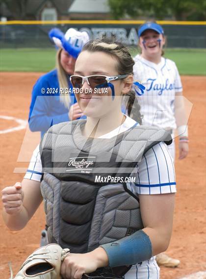 Thumbnail 3 in Katy Taylor vs Paetow photogallery.