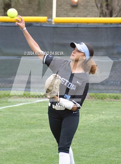 Thumbnail 2 in Katy Taylor vs Paetow photogallery.