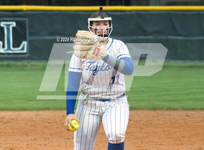 Thumbnail 3 in Katy Taylor vs Paetow photogallery.