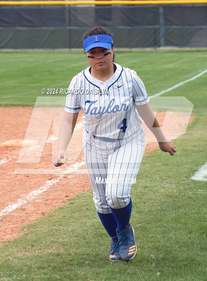 Thumbnail 3 in Katy Taylor vs Paetow photogallery.